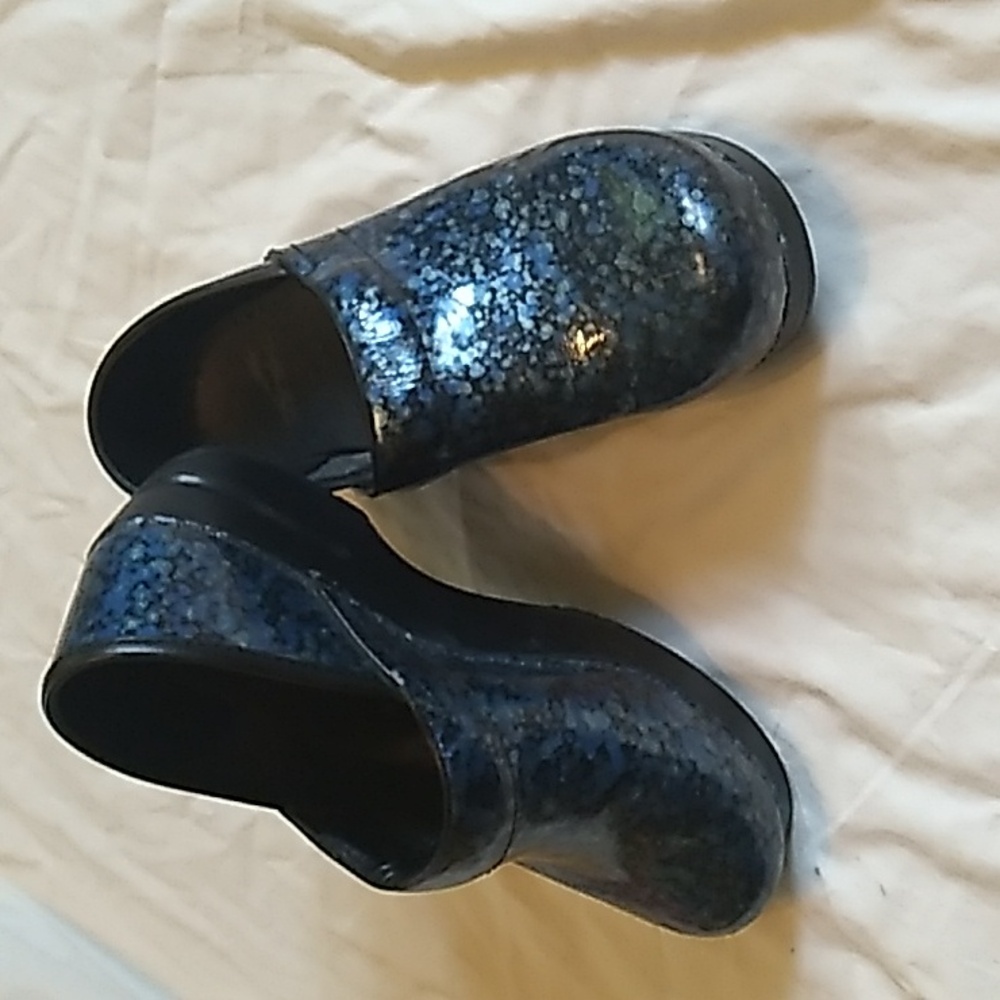 😃💐💙 Women's Dansko black and blue metallic shoe size 38 😃💐💙